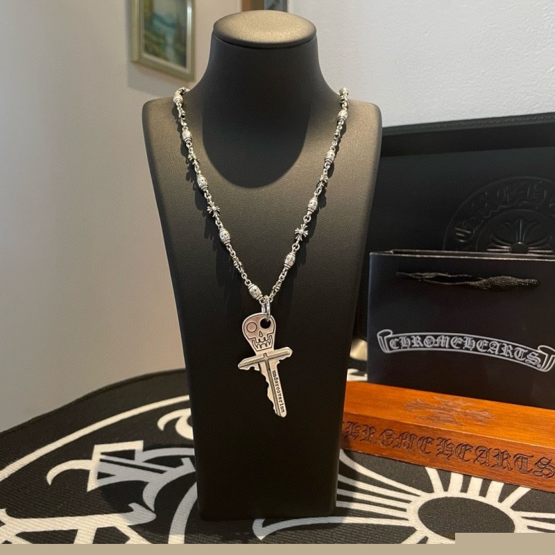 Ch**me He**ts necklaces